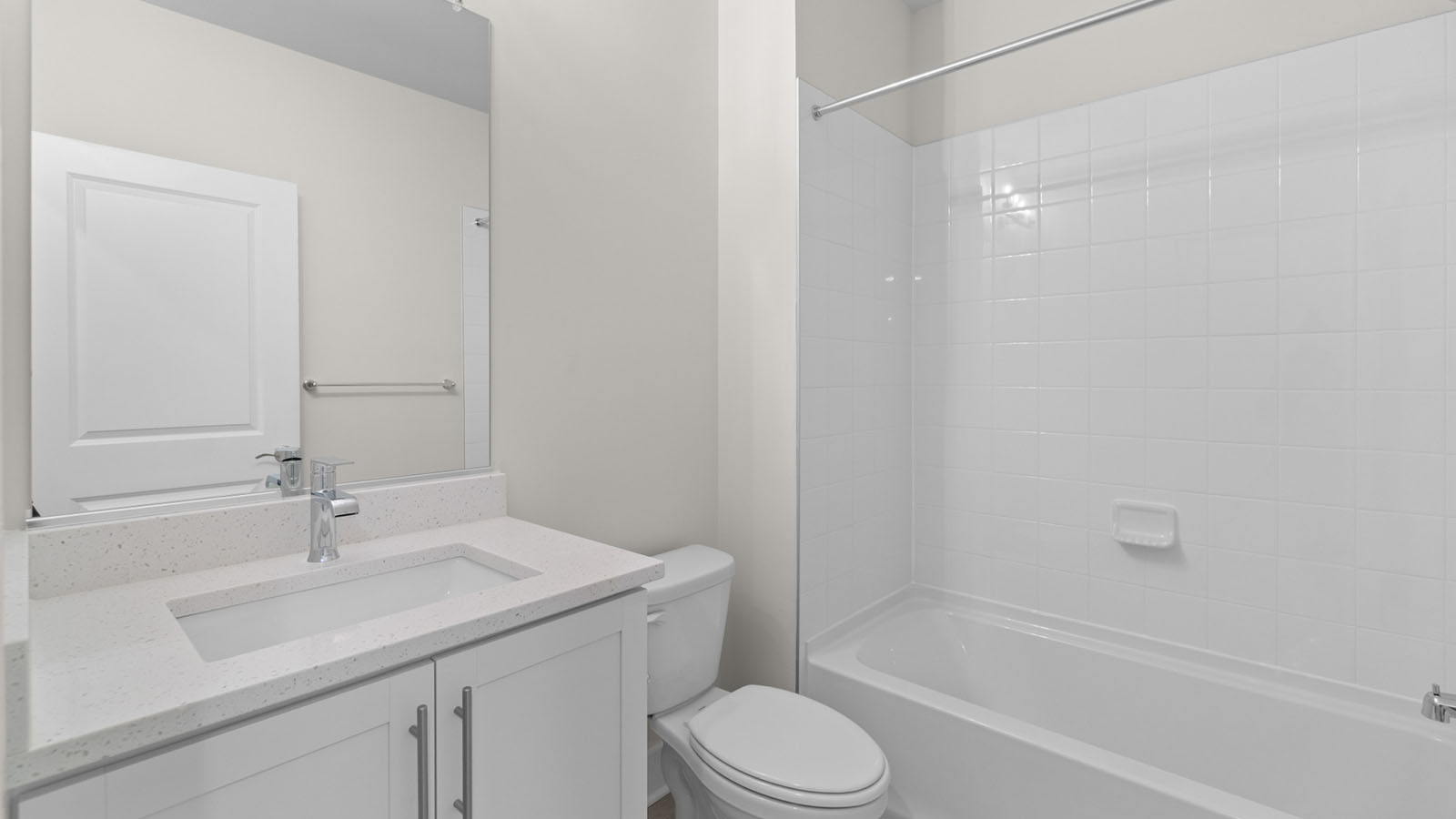 secondary full bathroom