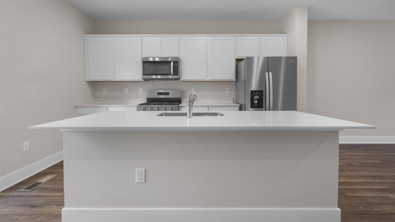 white shaker cabinets