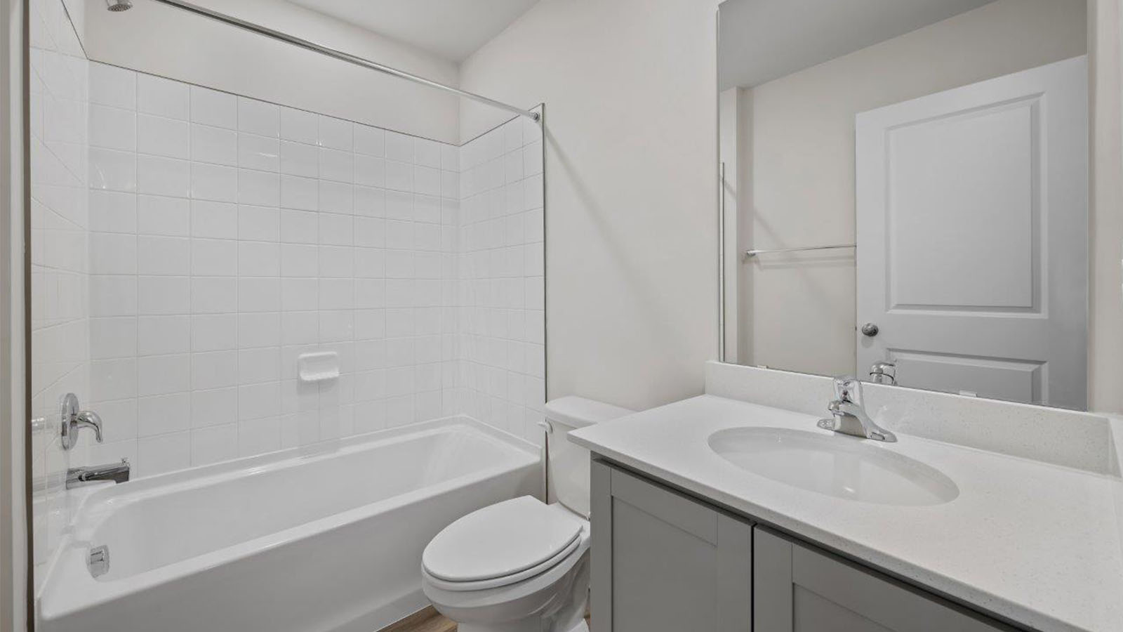 secondary full bathroom