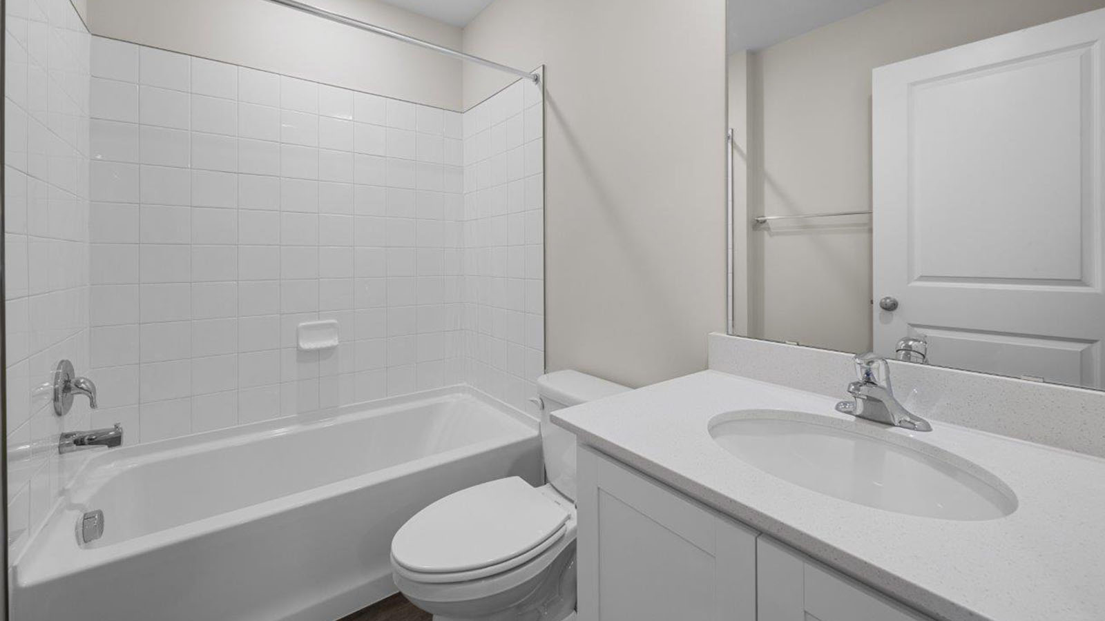 secondary full bathroom