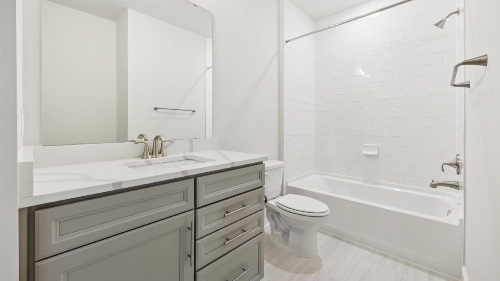 secondary full bathroom