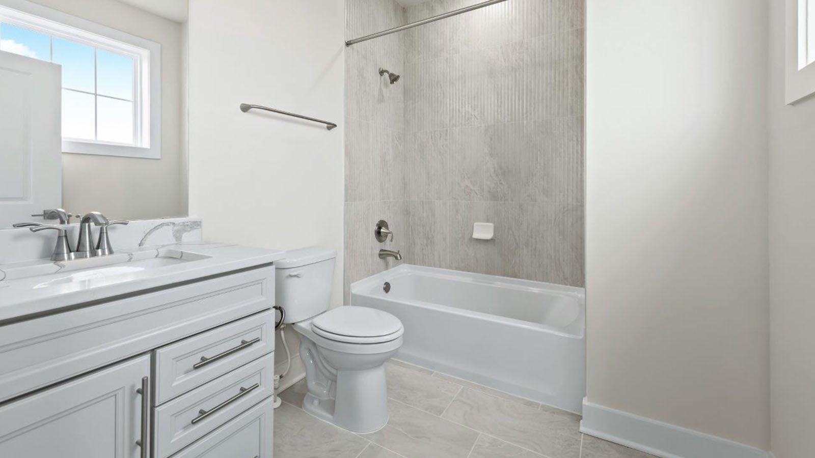 secondary full bathroom