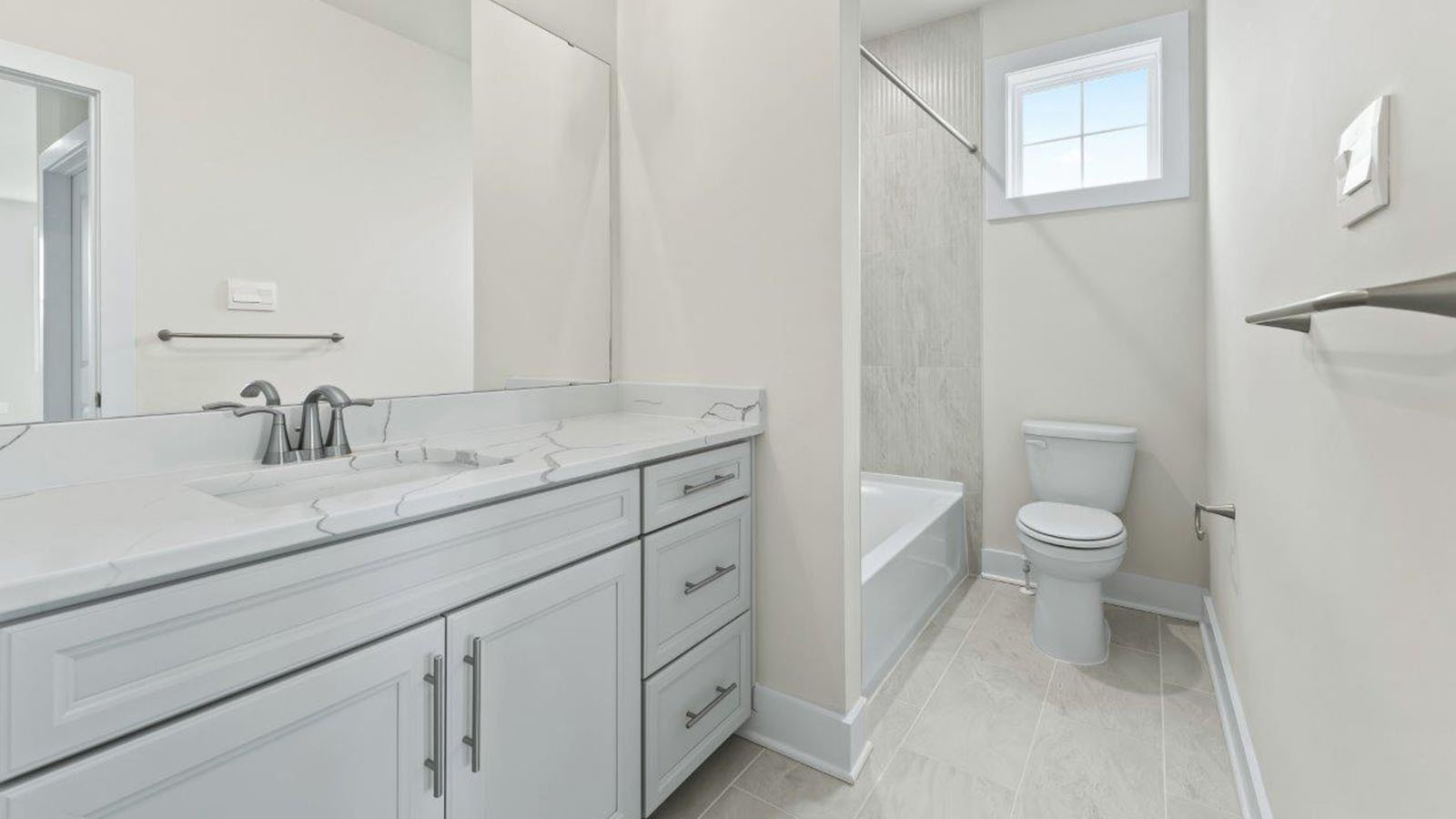 secondary full bathroom