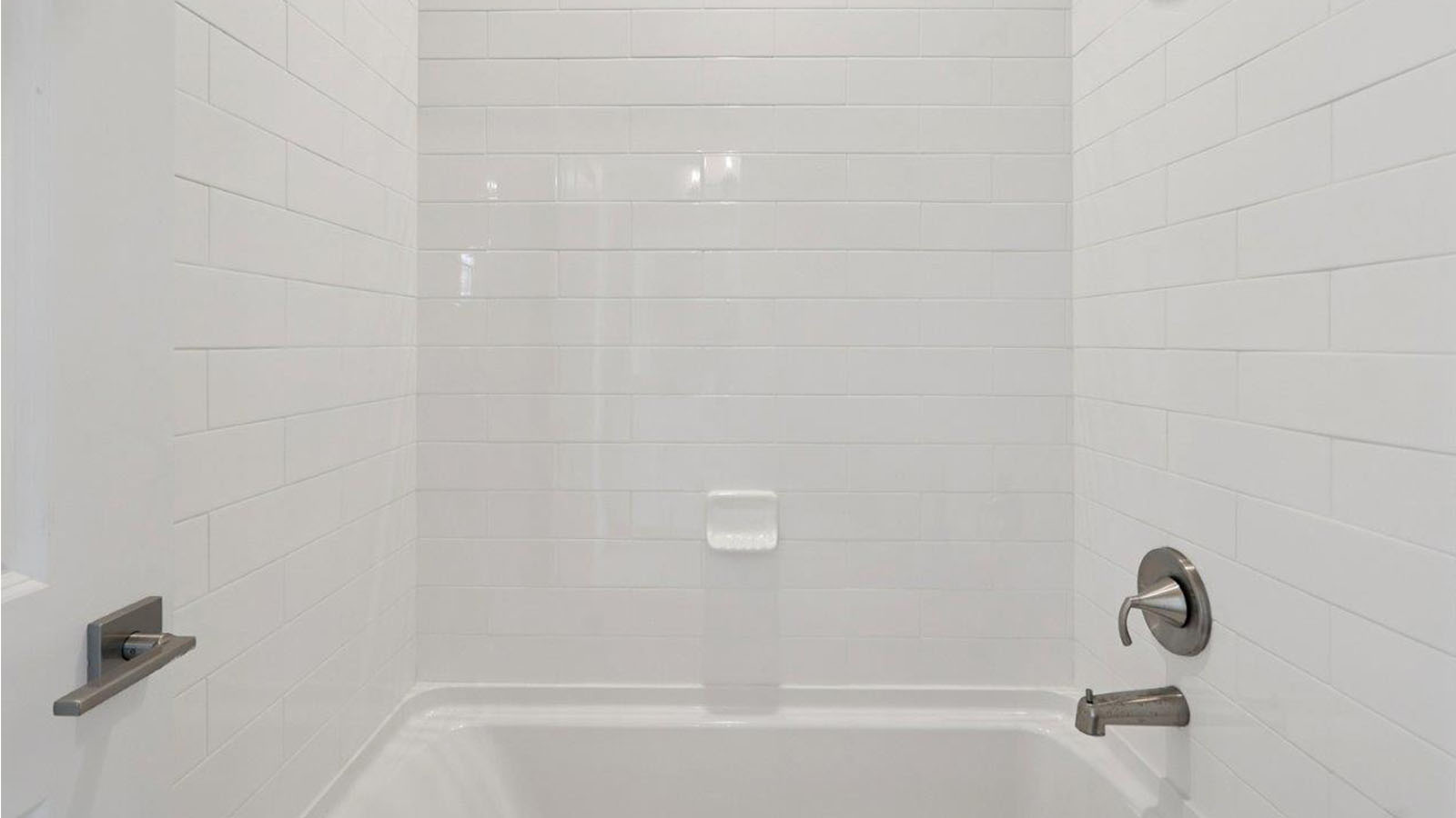 secondary full bathroom