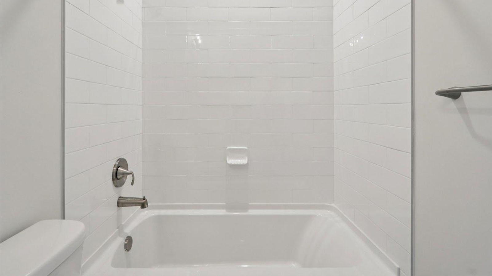 secondary full bathroom