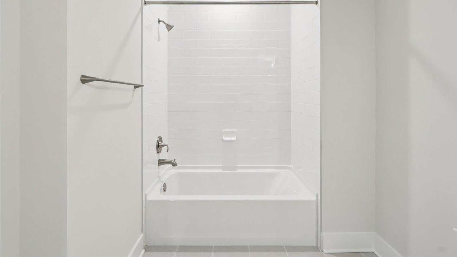 secondary full bathroom