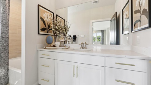 secondary full bathroom