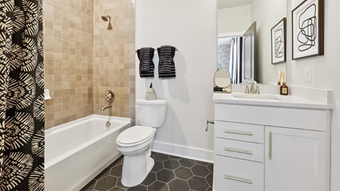 secondary full bathroom