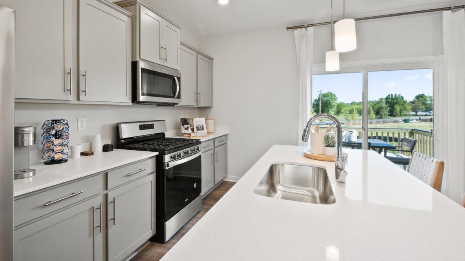 quartz counters and recessed lights
