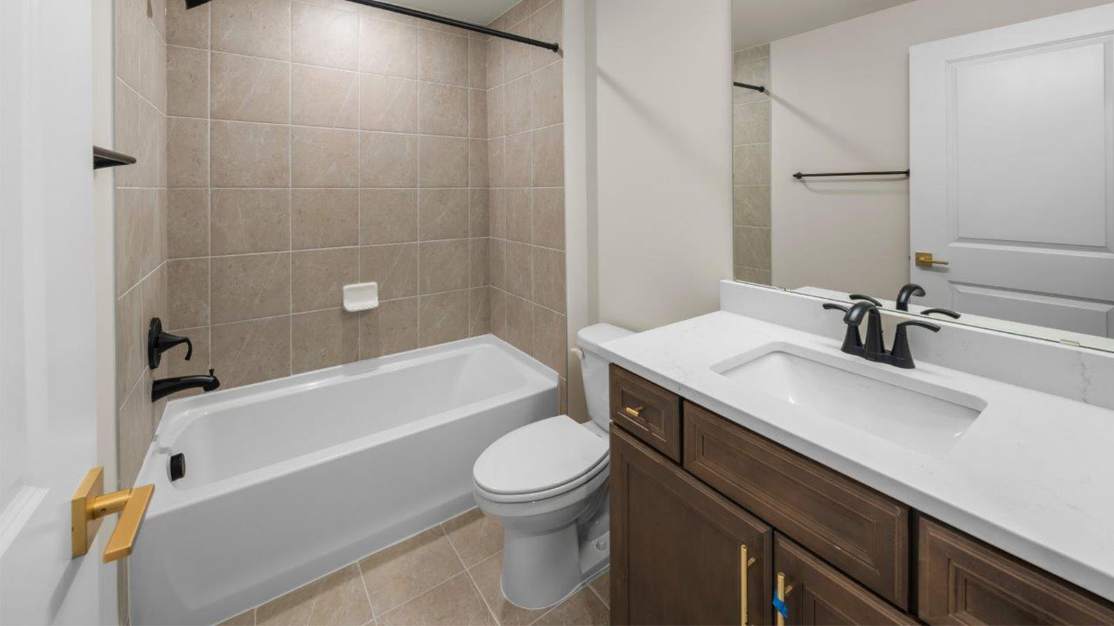 secondary full bathroom