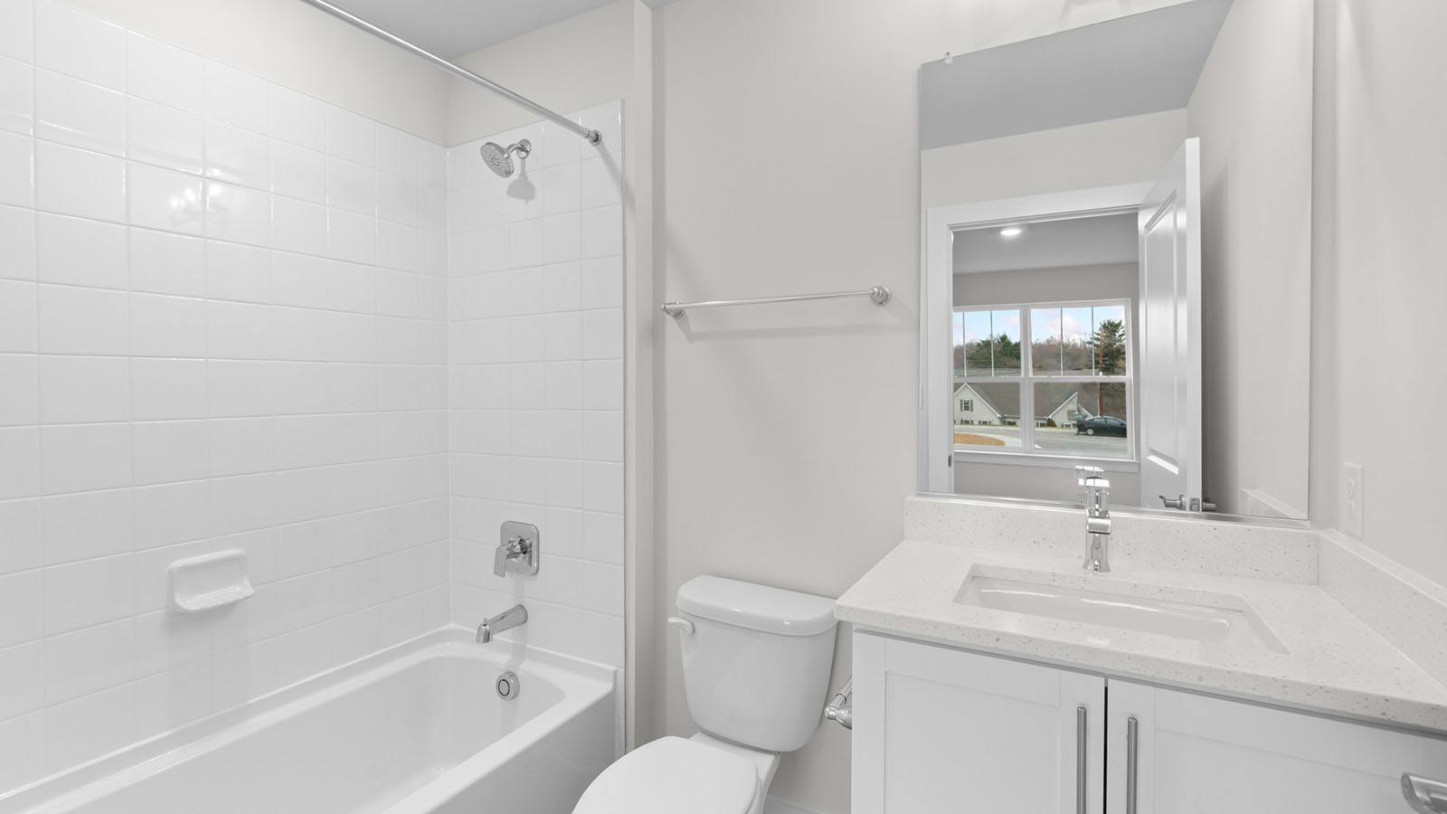 secondary full bathroom