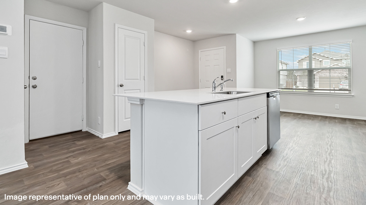 blended dining area and kitchen