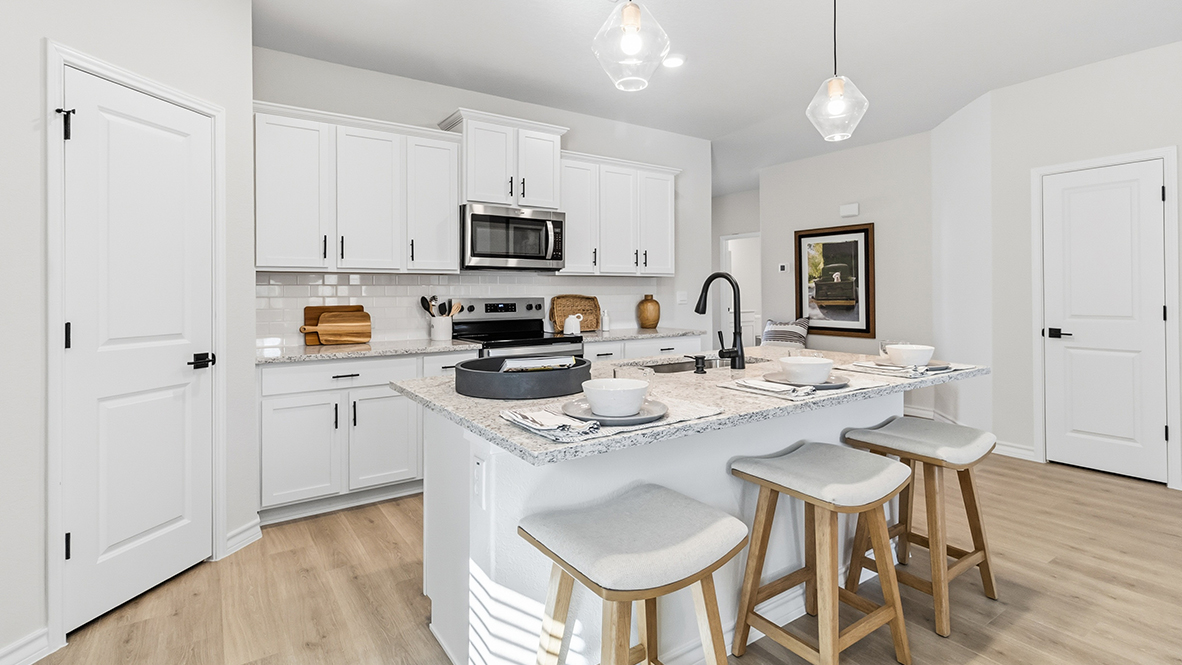 kitchen with large kitchen island and pendant lighting