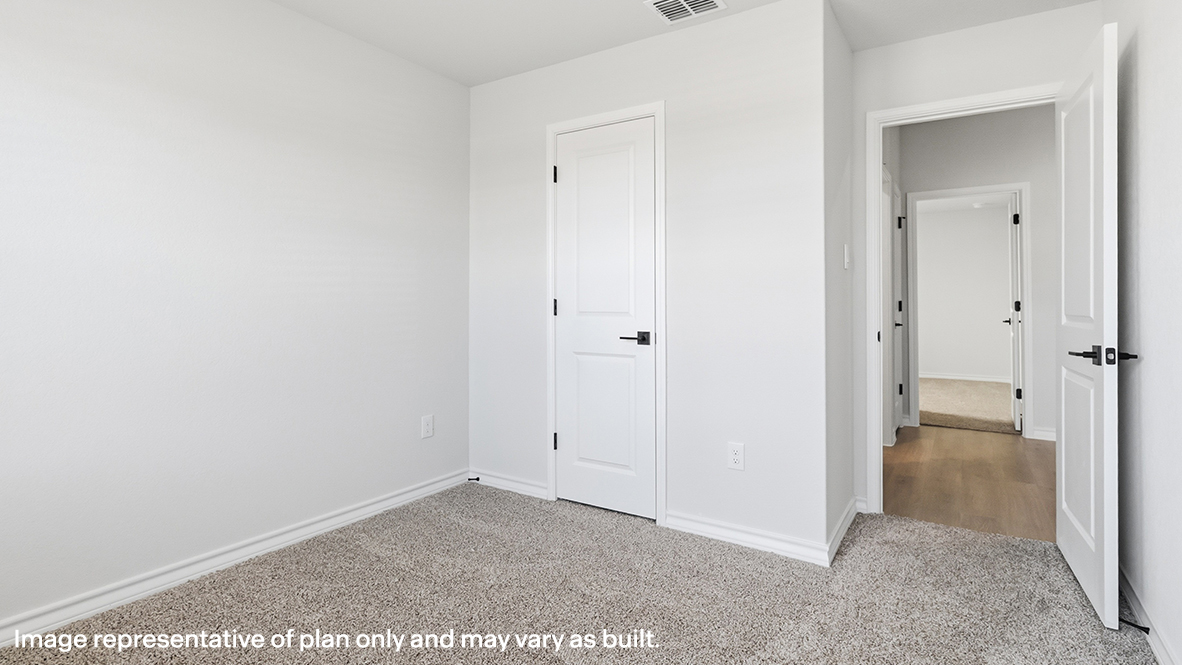 secondary bedroom with closet