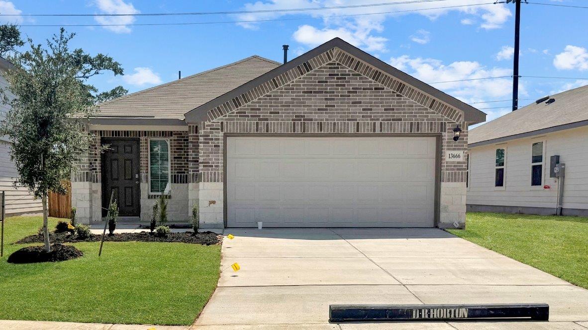 13666 Gunnison Quartz exterior