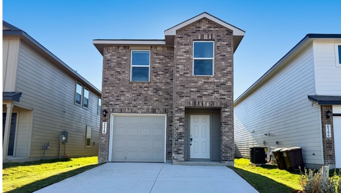 5210 Kenora Crest exterior