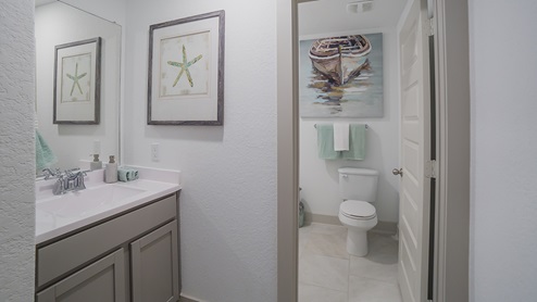 DR Horton Bulverde The Reserve at Copper Canyon model 3207 iron canyon the irving floor plan 2594 square feet secondary bathroom