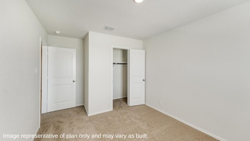 San Antonio Applewood New Construction Homes secondary bedroom with carpet and closet