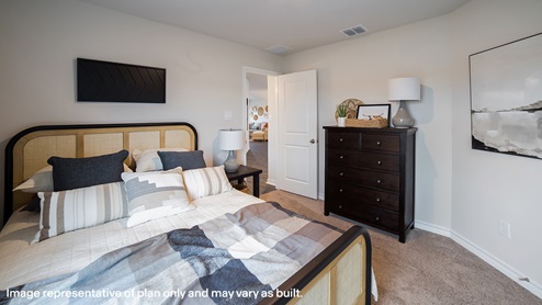 third bedroom with carpet flooring and closet