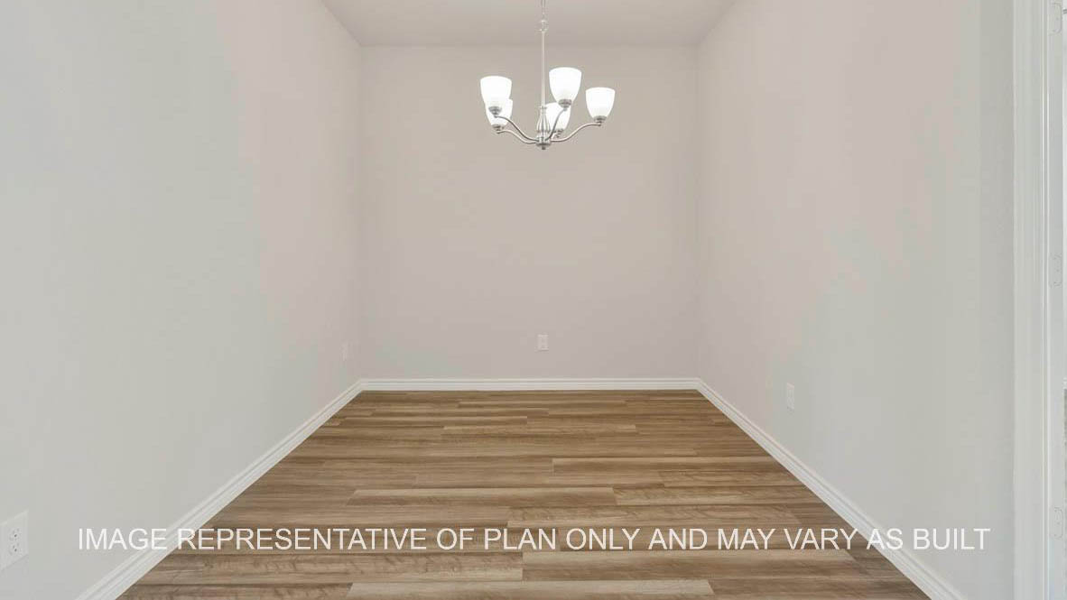 Kiawa dining room with laminate flooring.