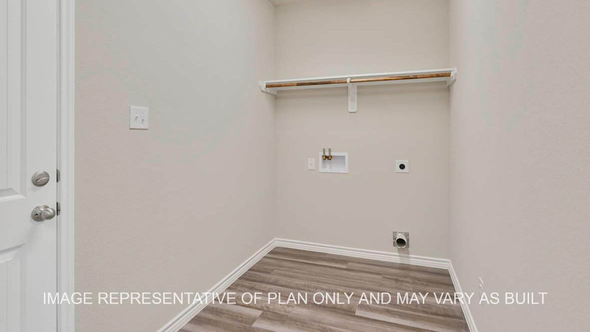 Kiawa utility room with laminate flooring.