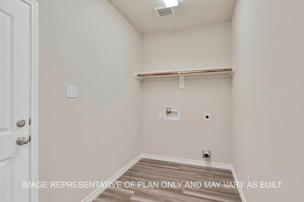 Kiawa utility room with vinyl plank flooring.