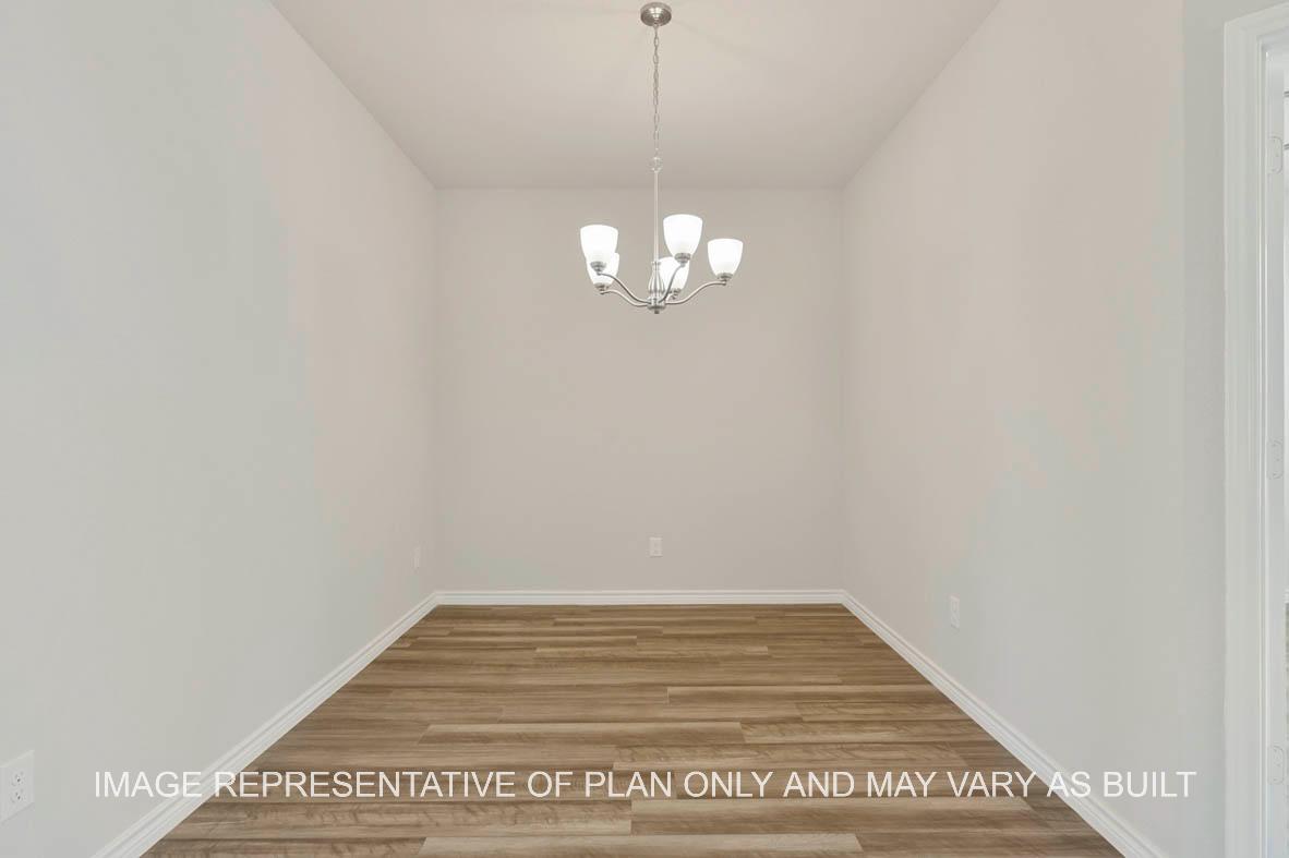 Kiawa dining room with vinyl plank flooring.