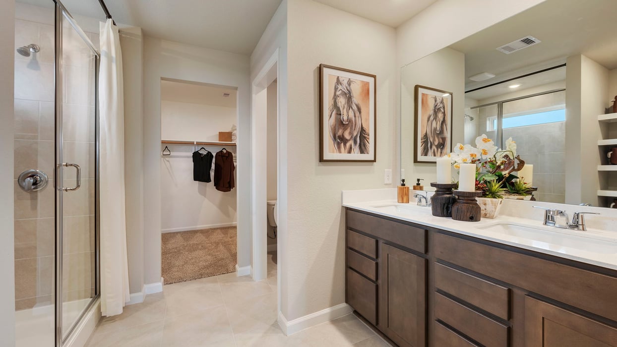 Knox landing bathrooom 1 with long countertop