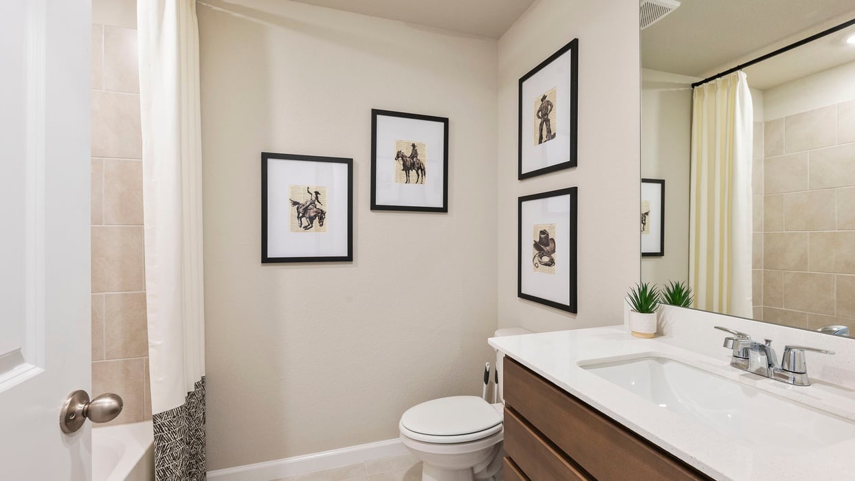 Knox landing bathroom 2