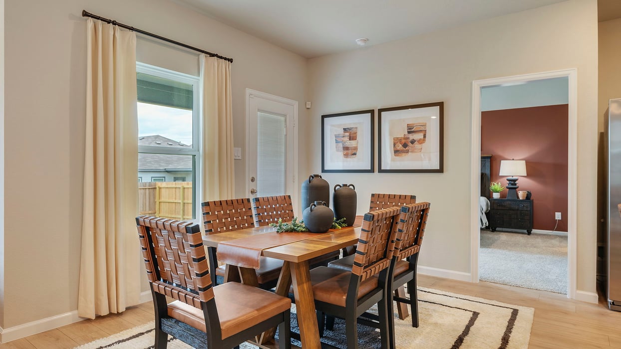 Knox landing model home dining area