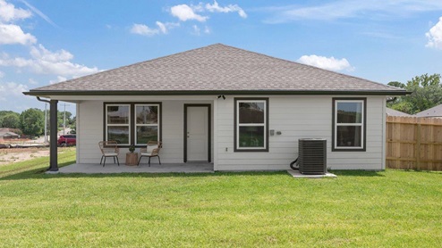 Wilkins Valley backyard with view of covered patio