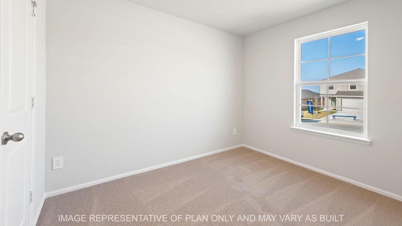 Easton bed 2 with carpet and window