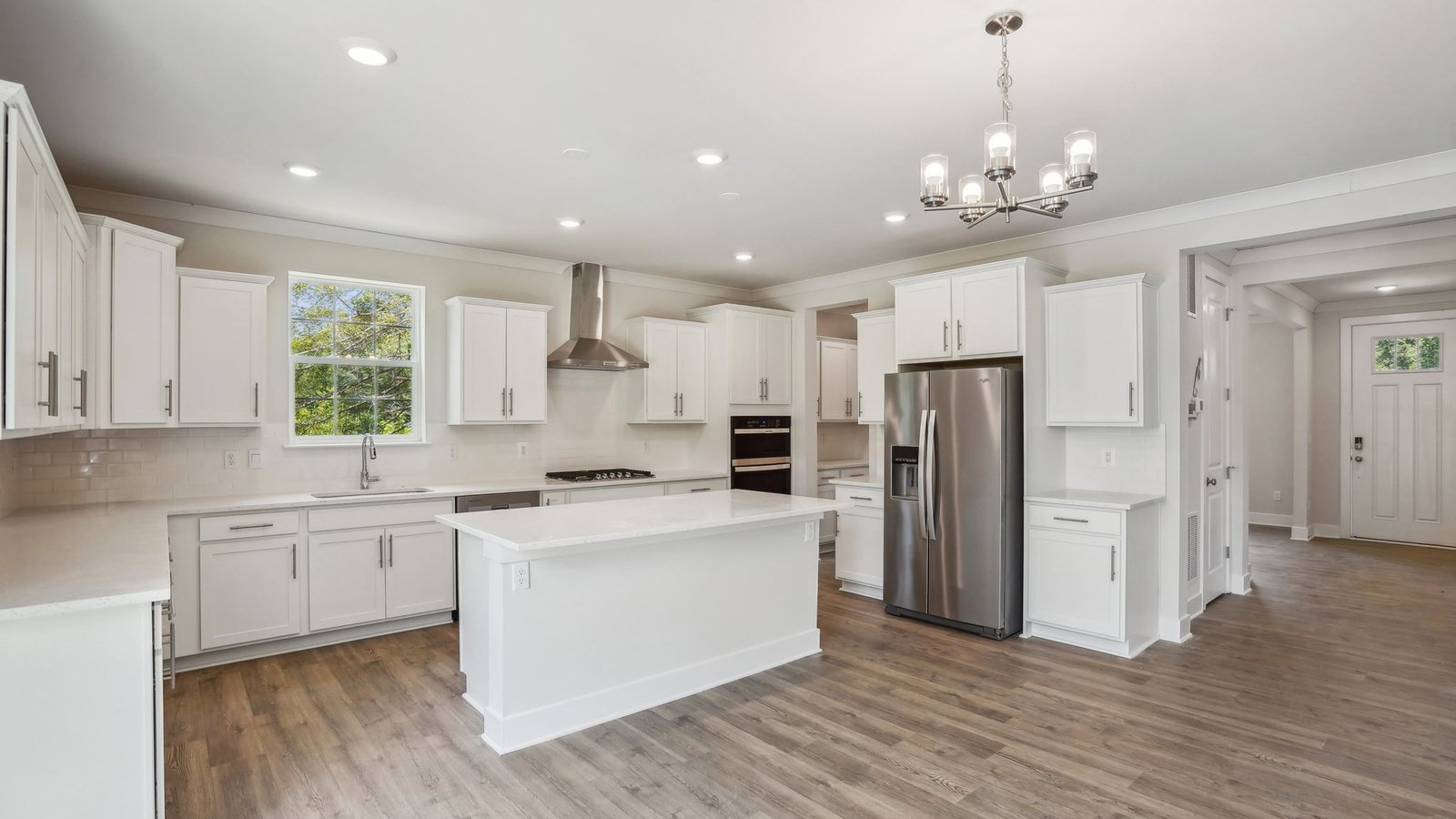 U-shaped kitchen offers all the storage and counter space you will ever need