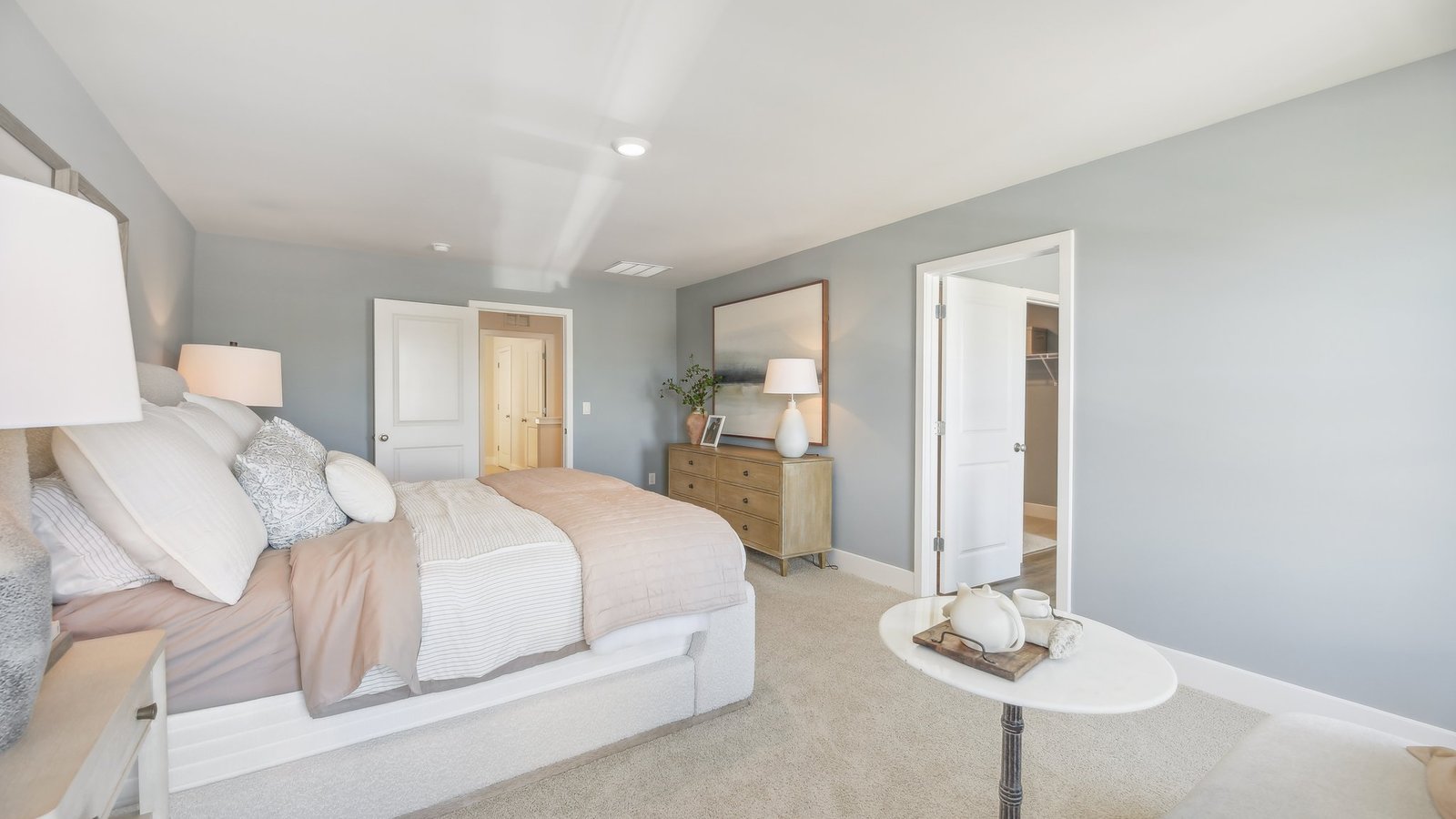 primary spacious bedroom