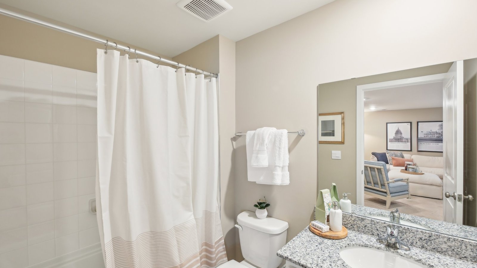 secondary full bathroom