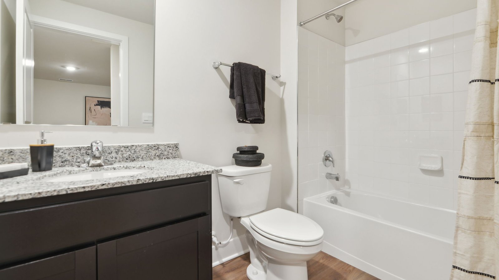 secondar full bathroom