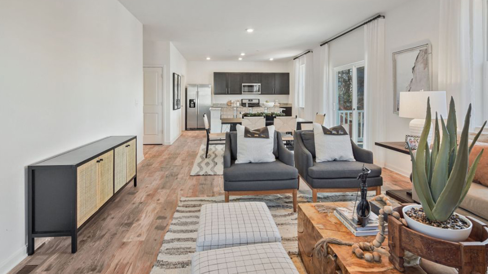 Spacious living room