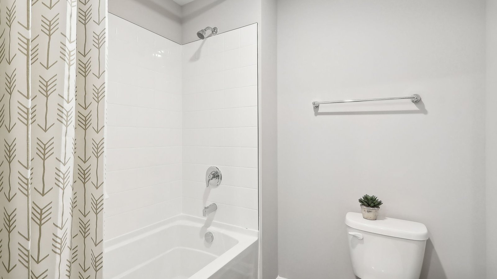 secondary full bathroom