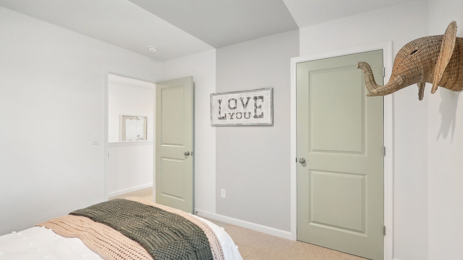 secondary bedroom with modern design