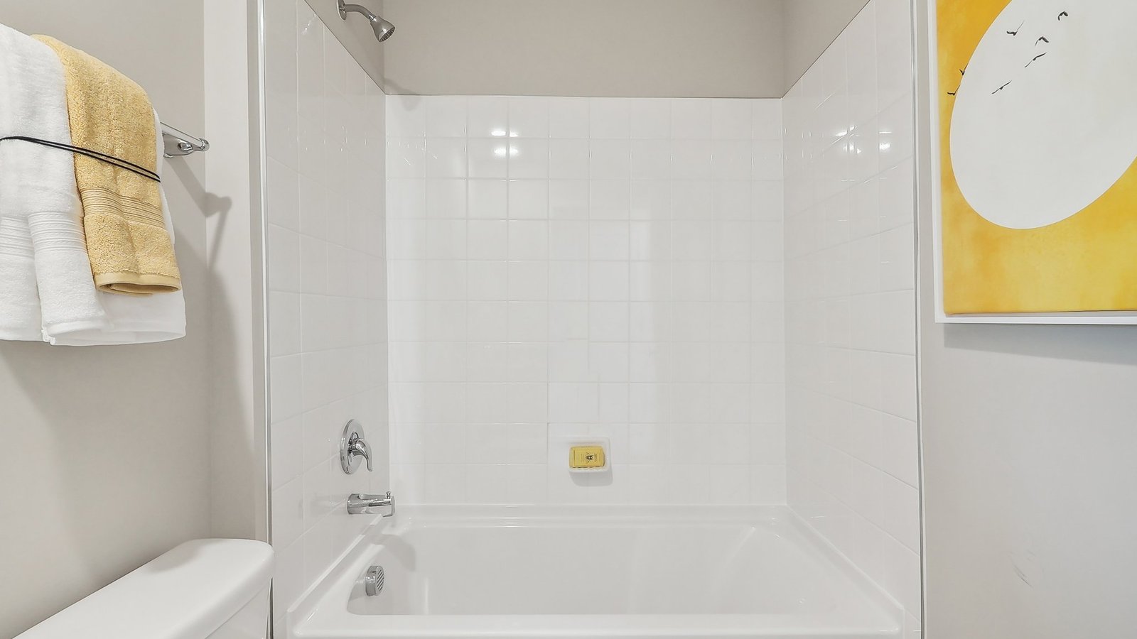 secondary full bathroom