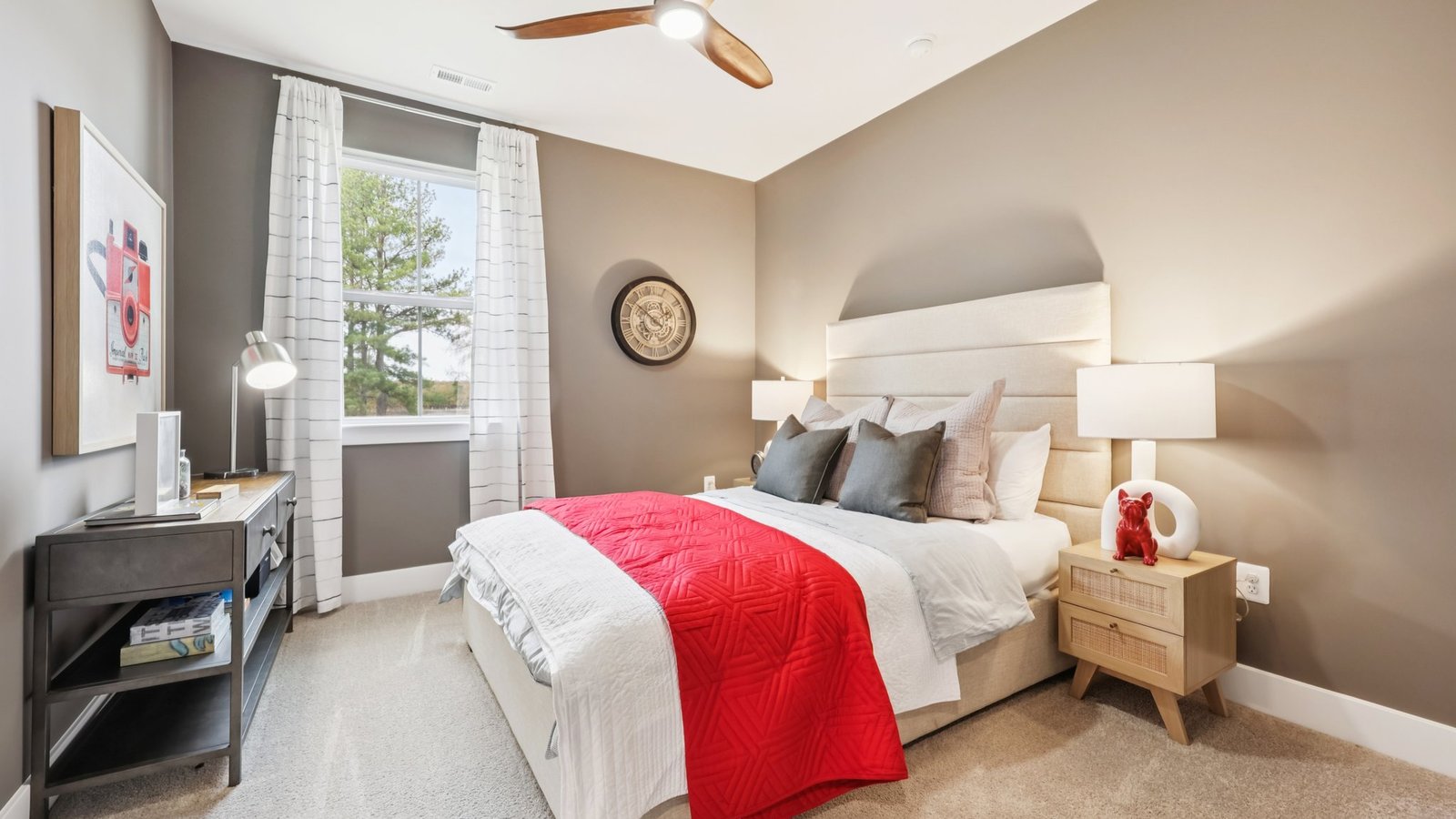 Secondary upstairs bedroom