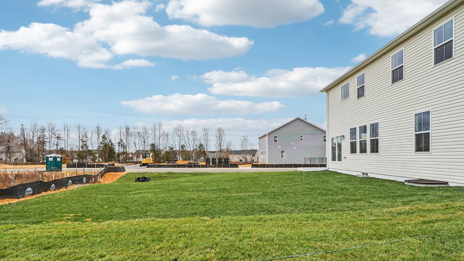 Hampshire II model exterior backyard