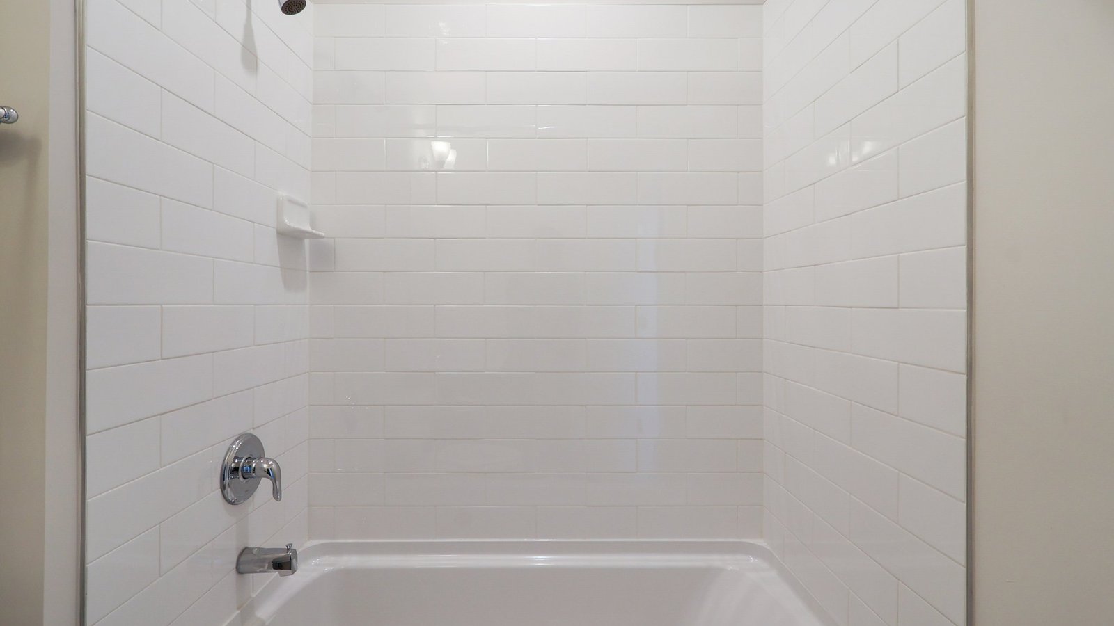 secondary full bathroom