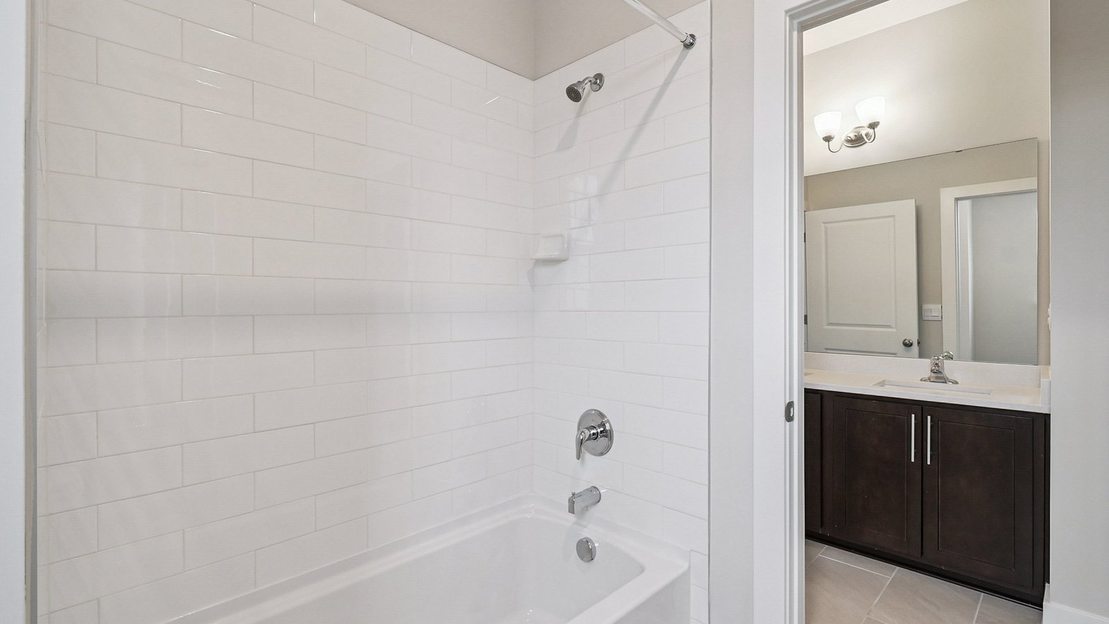 secondary full bathroom