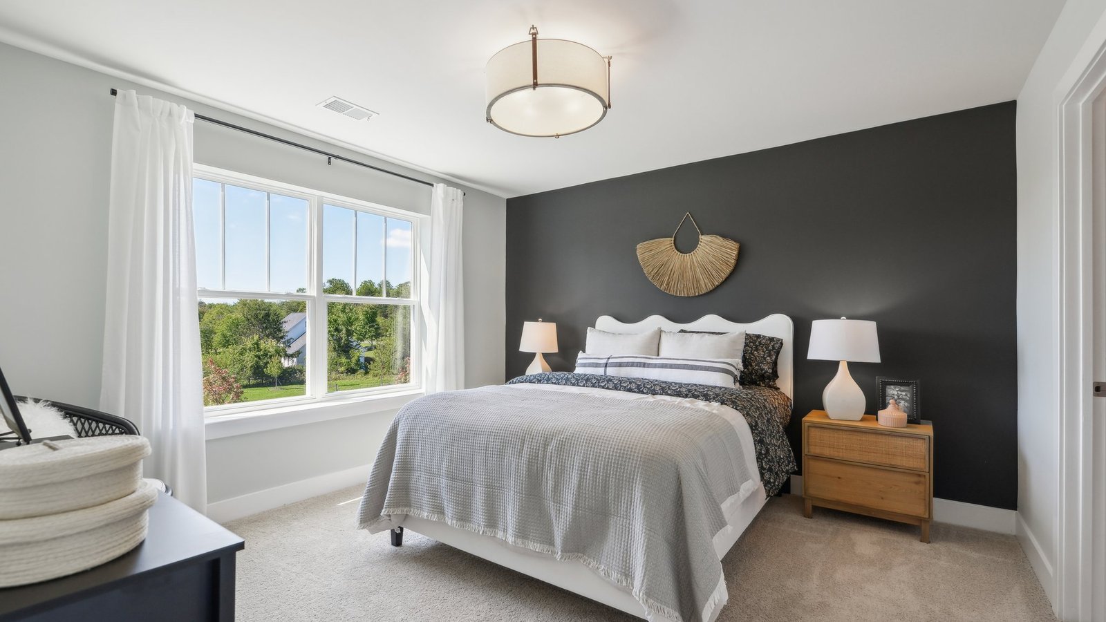 secondry bedroom with modern design