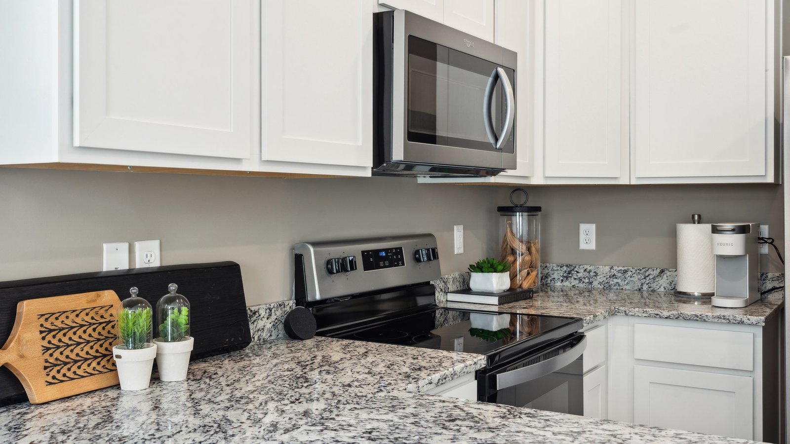 Granite countertops and upgraded cabinets in the kitchen