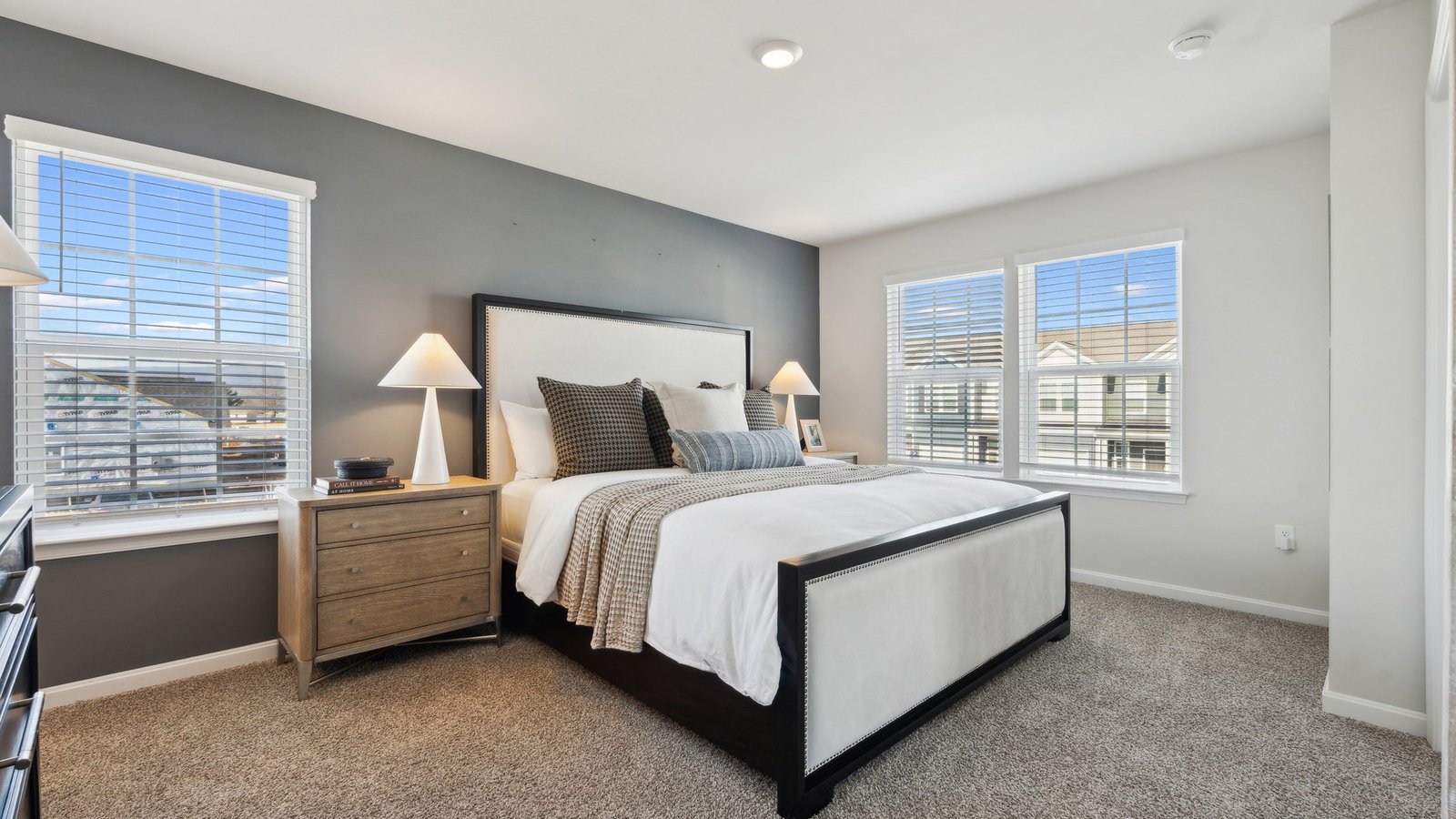 Cozy primary bedroom