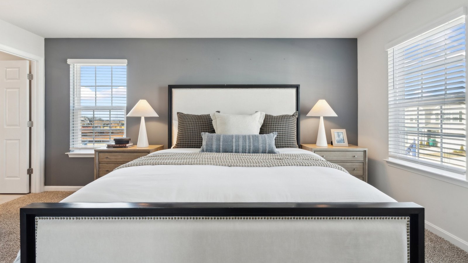 Cozy primary bedroom