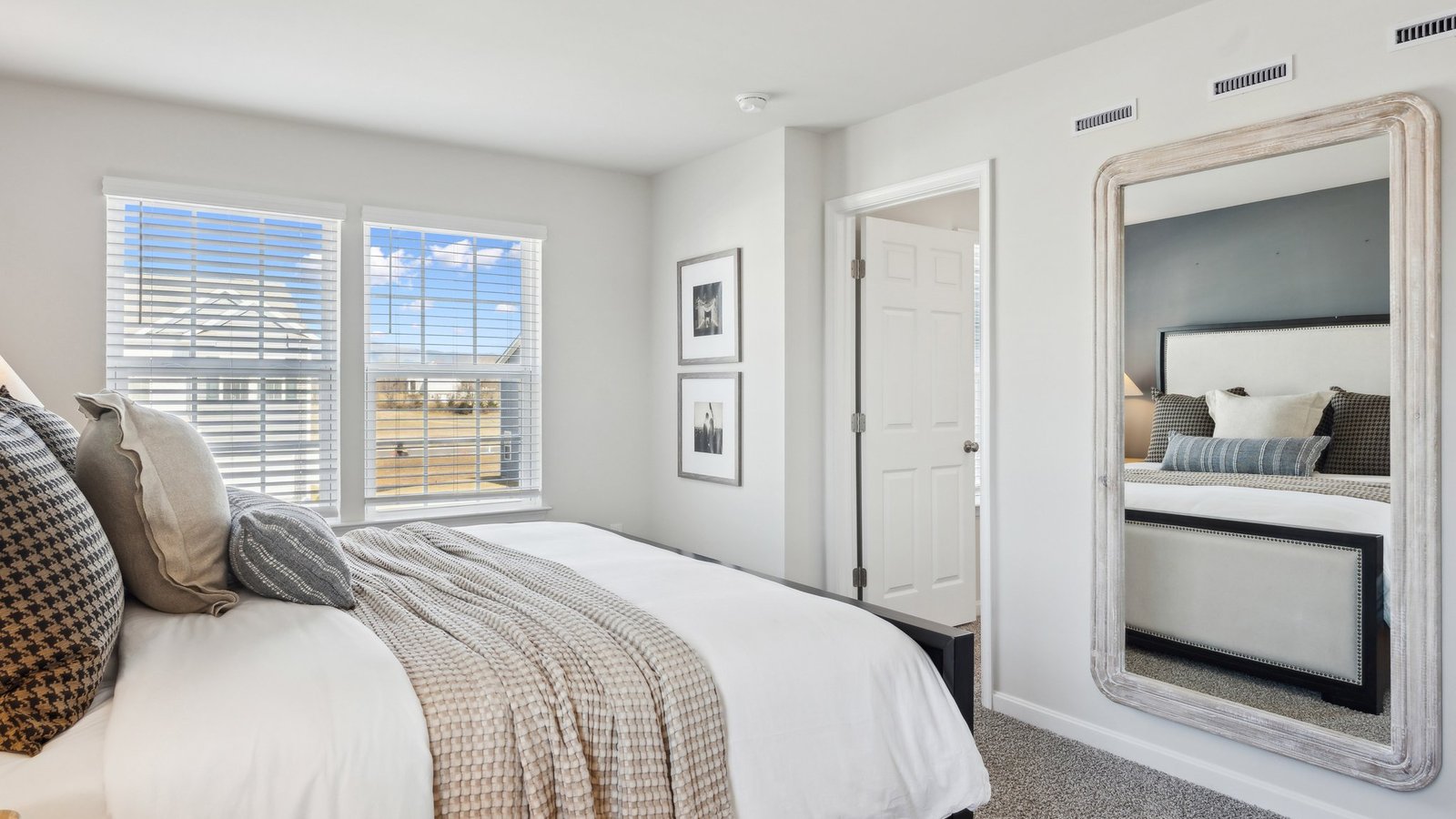 Cozy primary bedroom