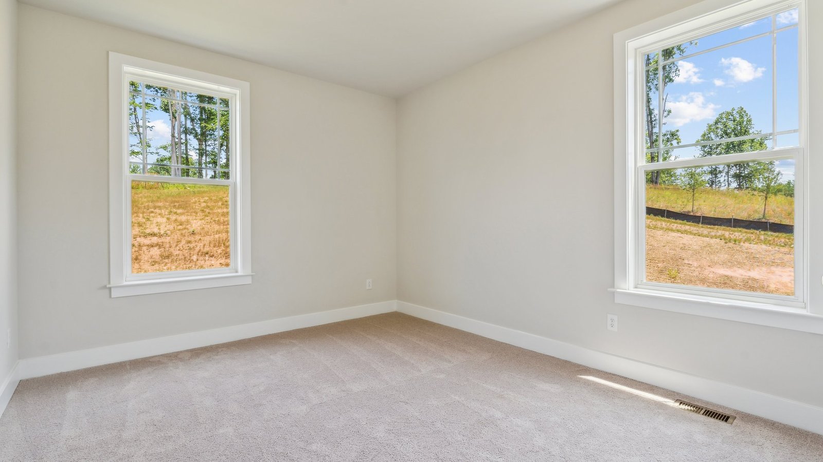 Study on the first floor, complete with 2 windows